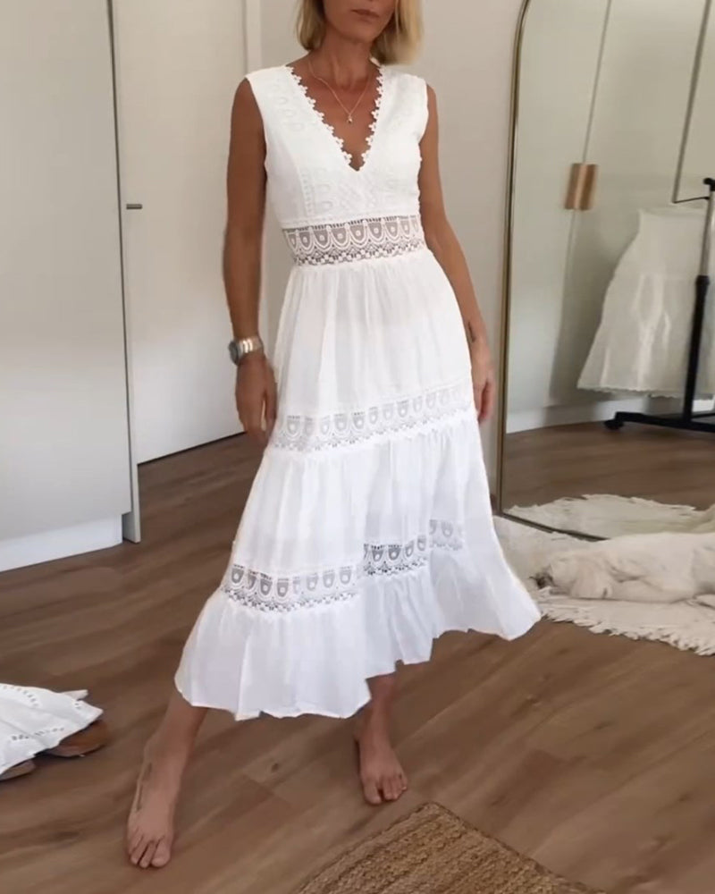 Sleeveless midi dress in boho style with lace details
