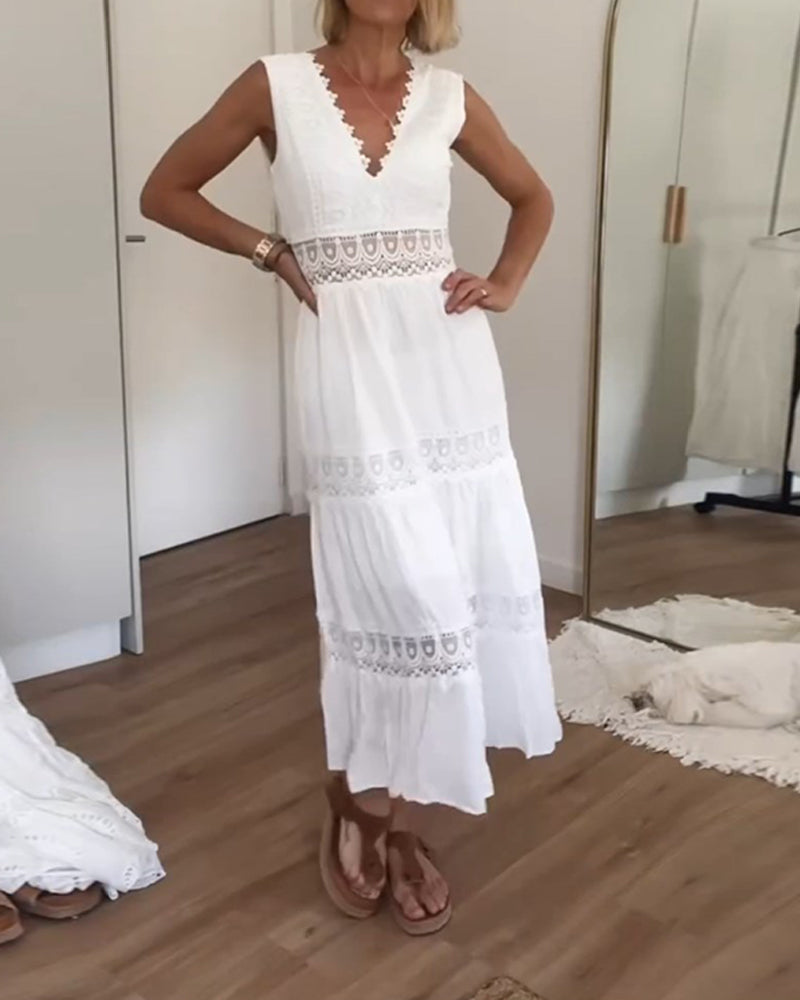 Sleeveless midi dress in boho style with lace details