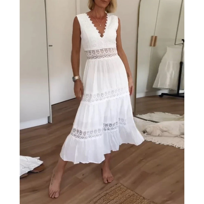 Sleeveless midi dress in boho style with lace details