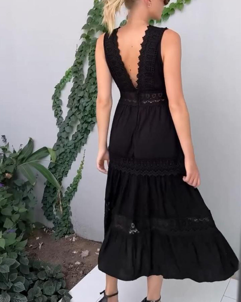 Sleeveless midi dress in boho style with lace details
