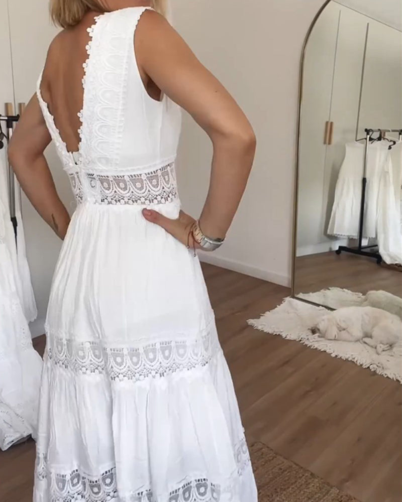 Sleeveless midi dress in boho style with lace details